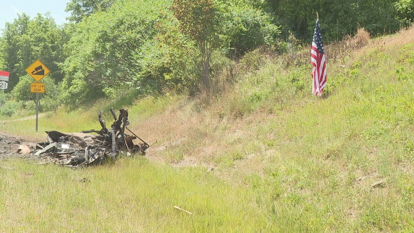Man credited with rescuing 4 people following fiery fatal crash in Ontario County