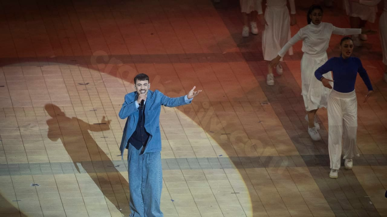 Mizrahi singer Sasson Shaulov lightly wounded in car accident