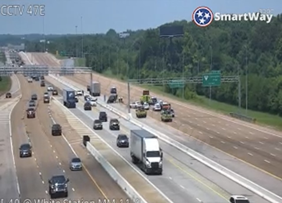 Multi-vehicle crash closes westbound lanes on I-40