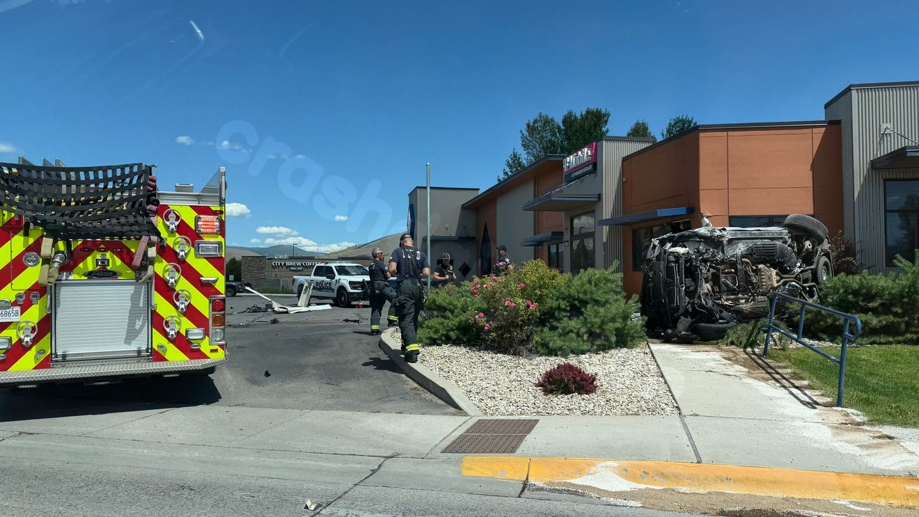 Accident takes out traffic light, northbound traffic blocked at Brooks and Reserve