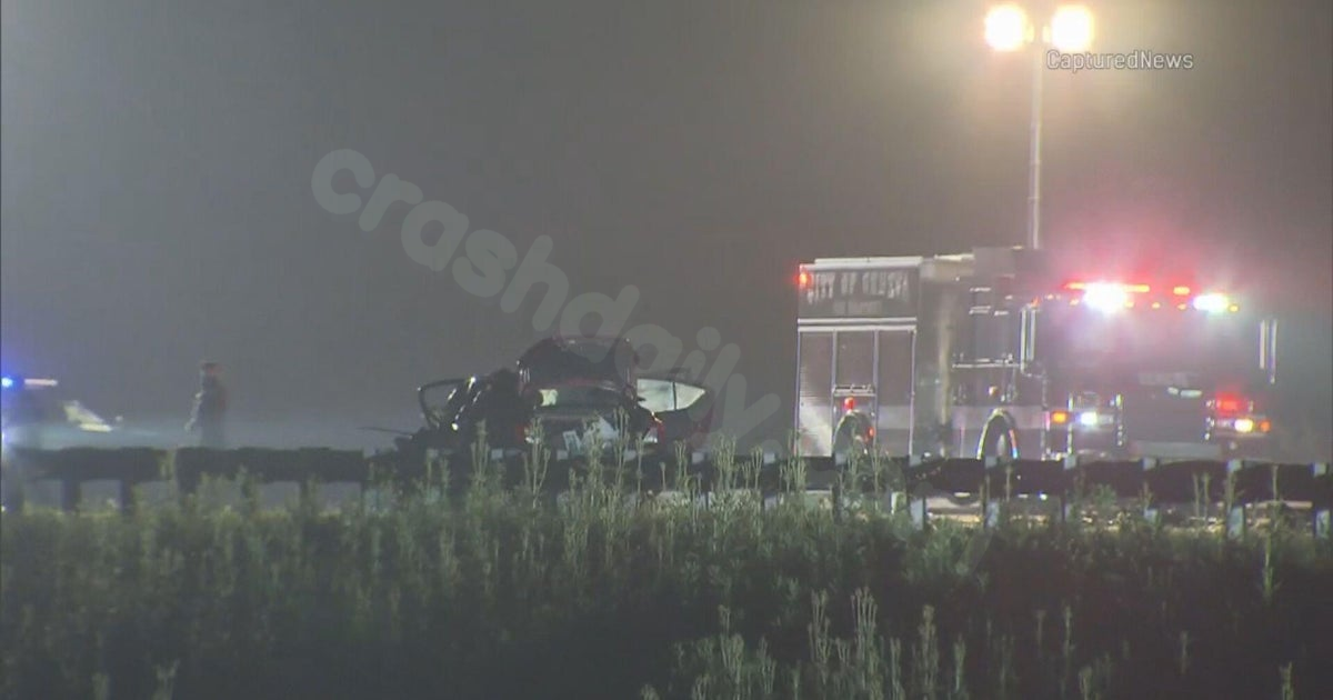 Head-on crash leaves 71-year-old woman dead, son injured in Geneva, Illinois