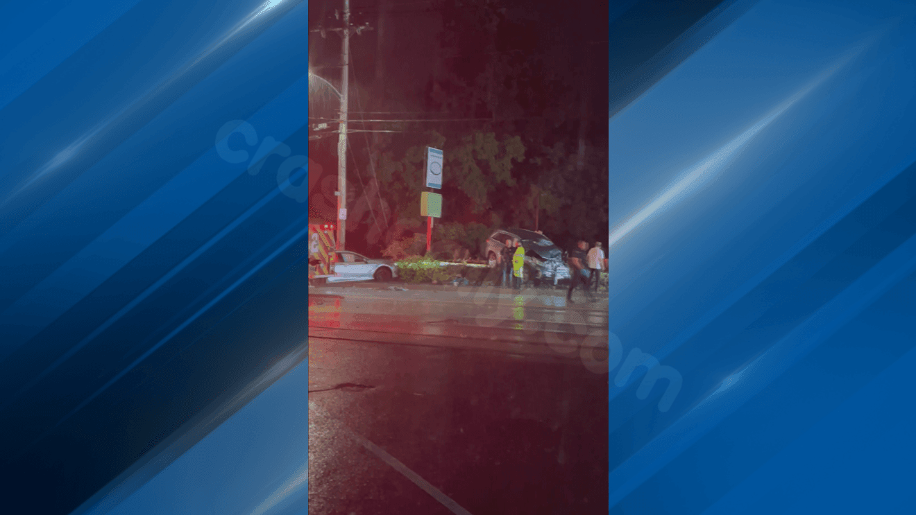 Multiple cars involved in Warwick crash