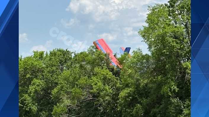Police: 75-year-old pilot injured after 'ultralight' aircraft crash in Western Pa.