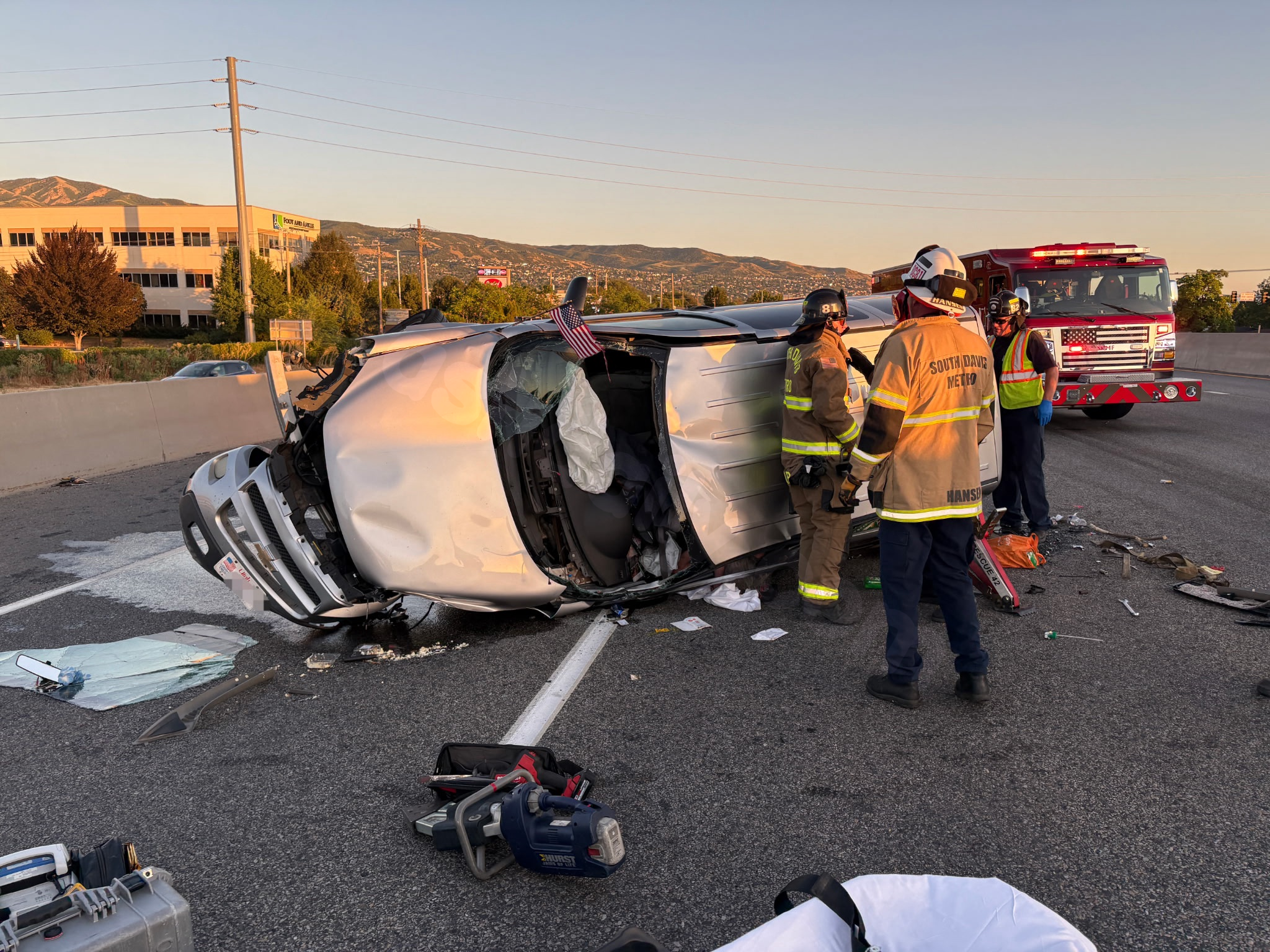 Three injured, one critically, in I-15 rollover crash near Bountiful