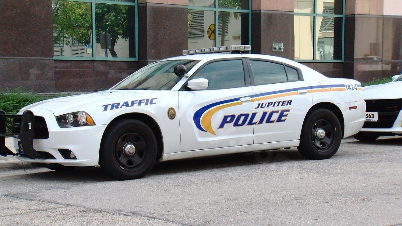 Two injured in early morning crash at Jupiter intersection