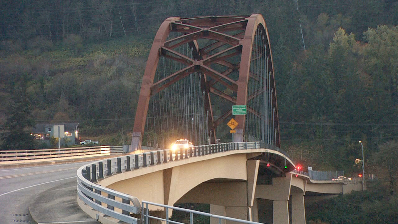Woman killed, four hospitalized after cabin cruiser runs ashore near Sauvie Island