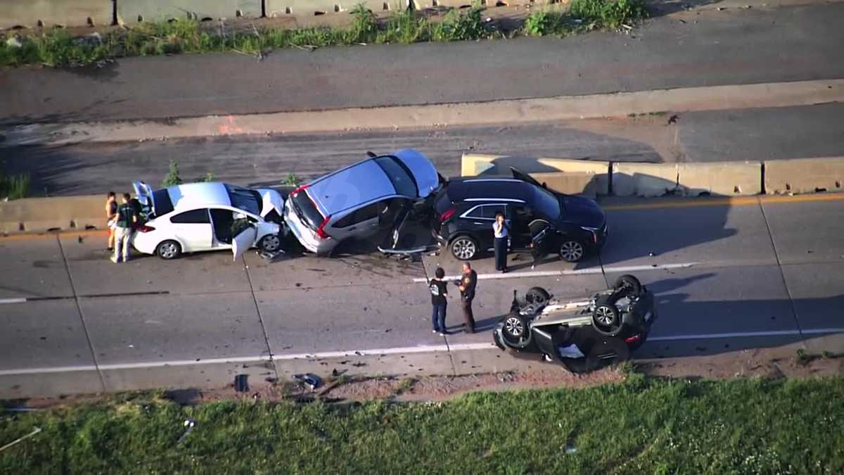 At least 5 vehicles involved in rollover crash on westbound I-240 in OKC