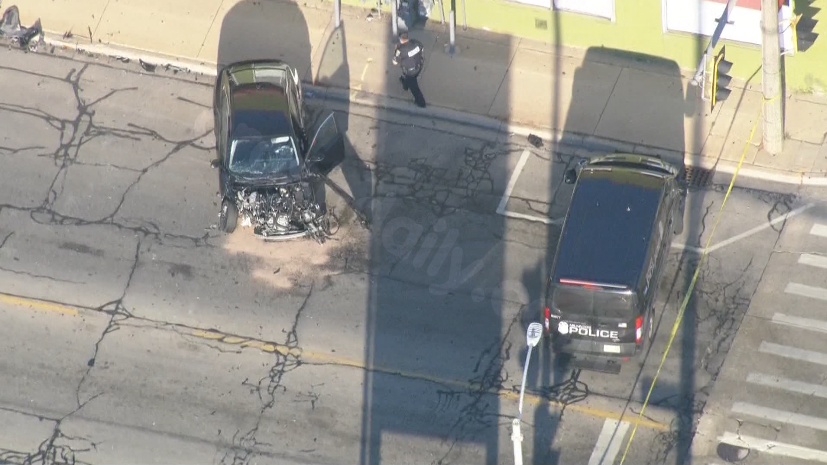Driver runs red light in Milwaukee, causes crash that injures 3
