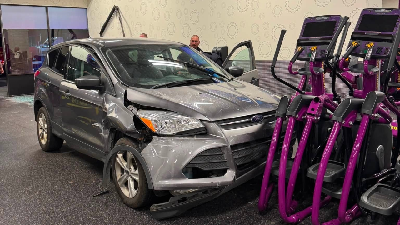 Drug overdose suspected in crash into NE Ohio Planet Fitness: Police