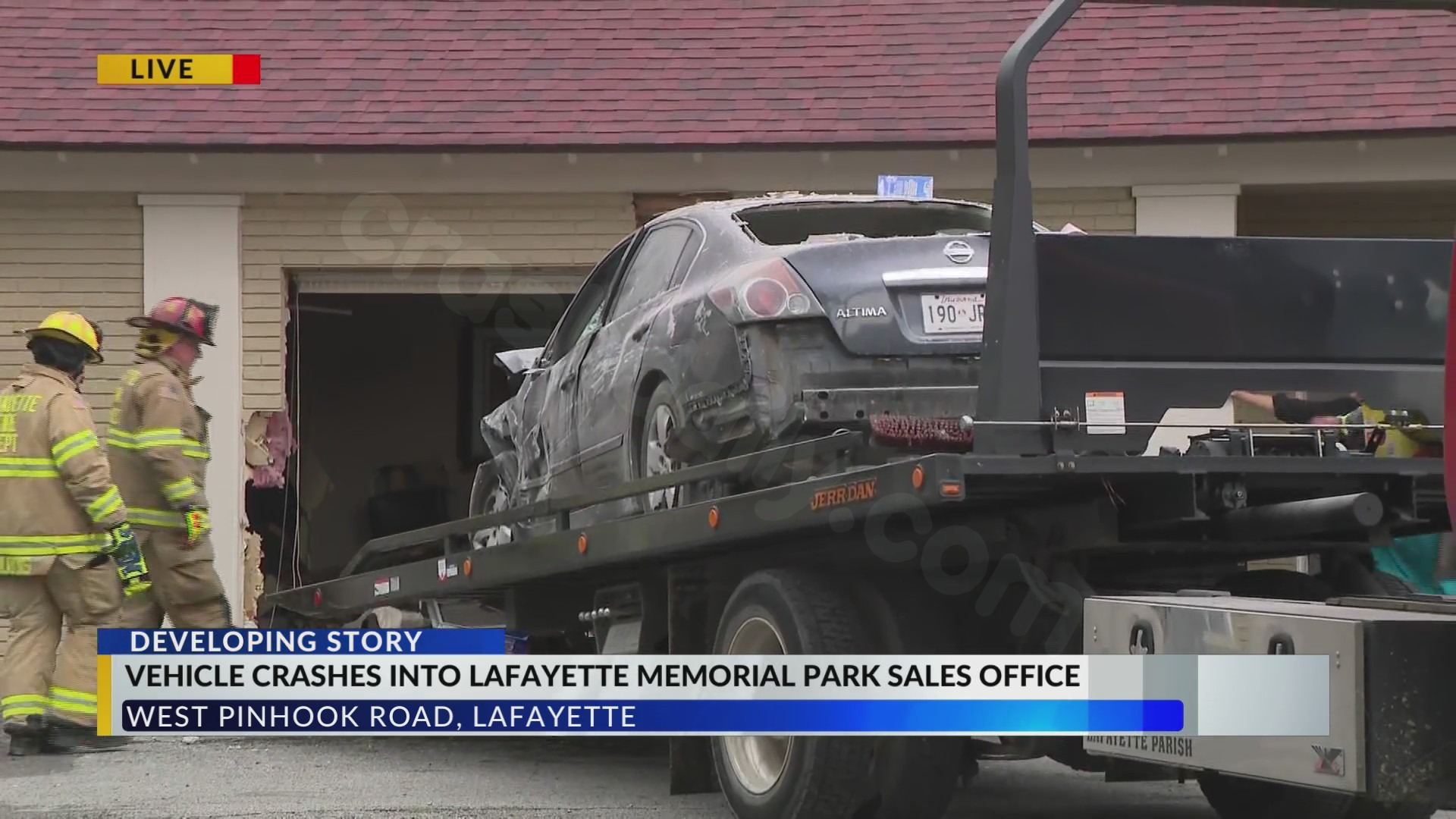 Lafayette building struck by a vehicle; crash under investigation