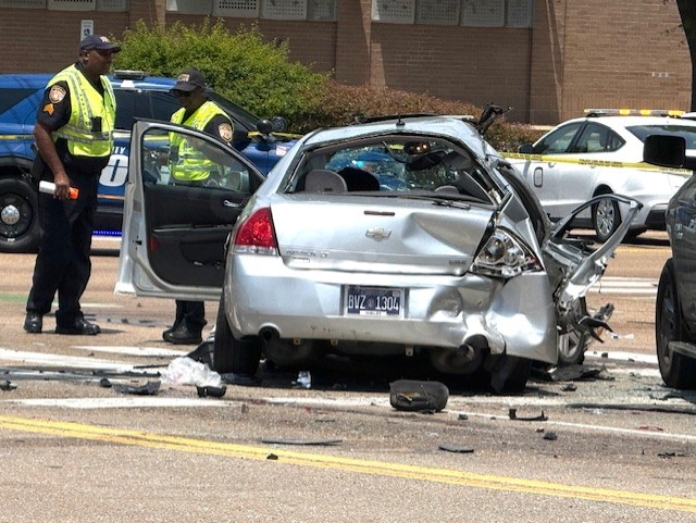 Four injured in multi-vehicle wreck near Hickory Hill