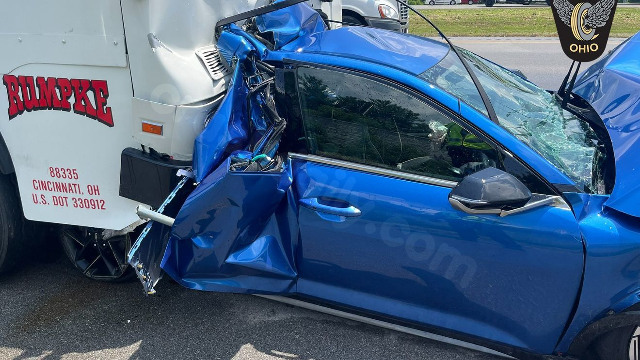 2 injured in 4-vehicle crash involving garbage truck on I-75 in Butler County