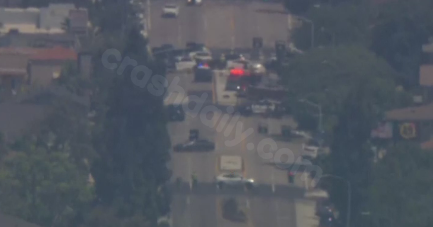 2 people dead, 4 people injured in South Los Angeles after multi-vehicle crash