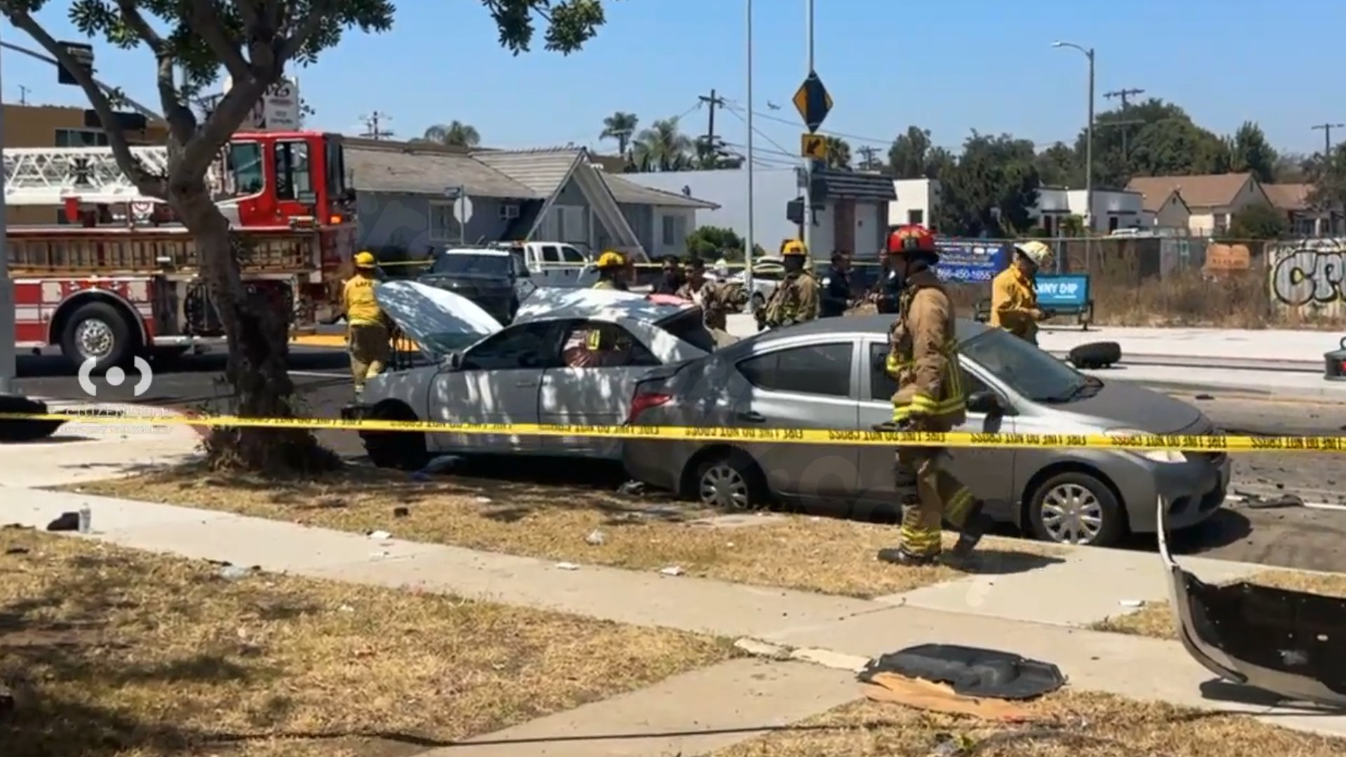 Fatal multi-car crash in L.A. neighborhood leaves 2 dead, others injured