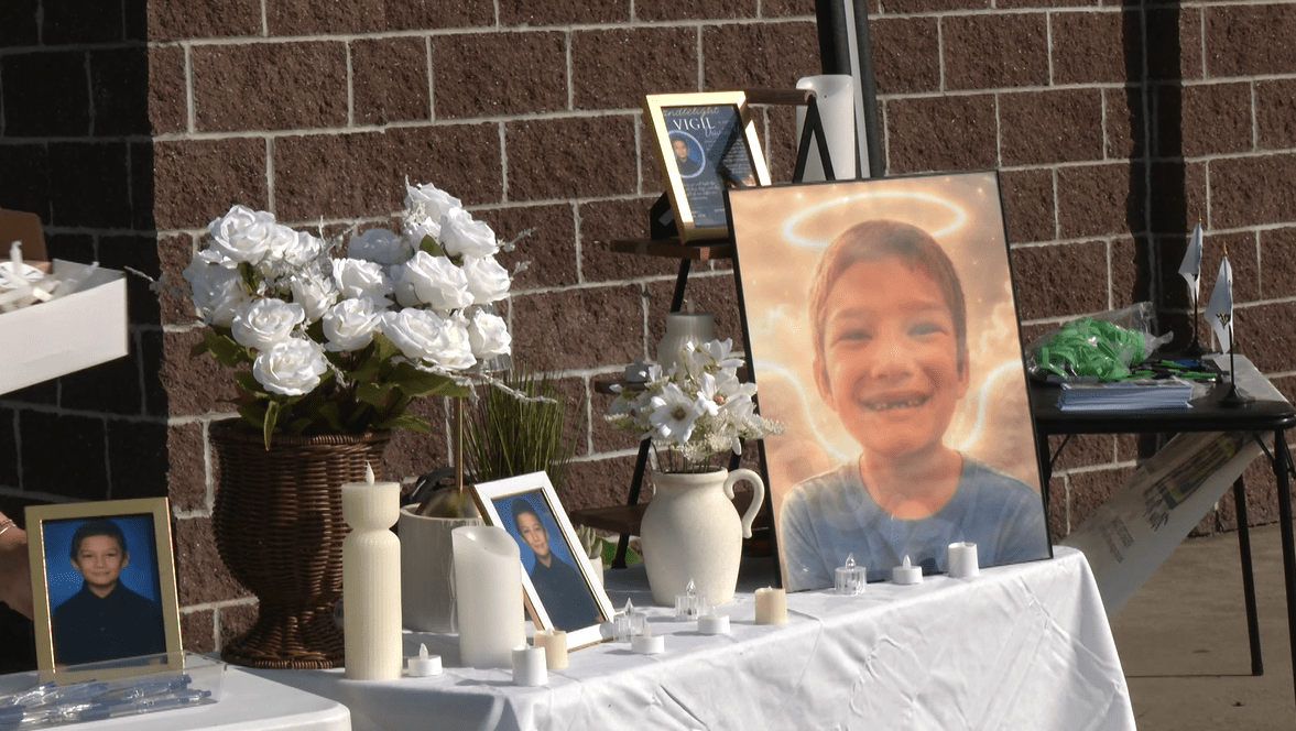 Candlelight vigil held in Rotterdam to honor nine-year-old who died following car crash