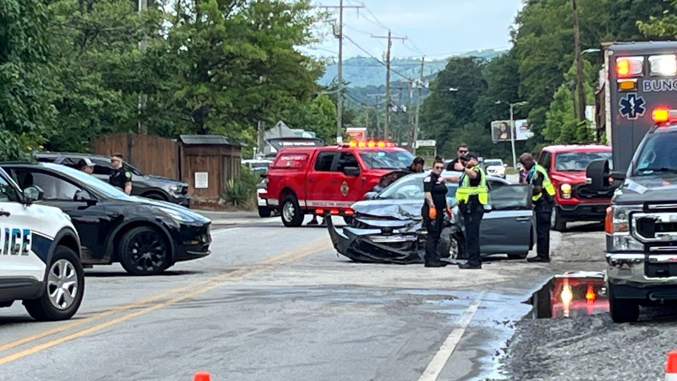 Heavy police presence follows Sweeten Creek Road wreck; officers were nearby on call
