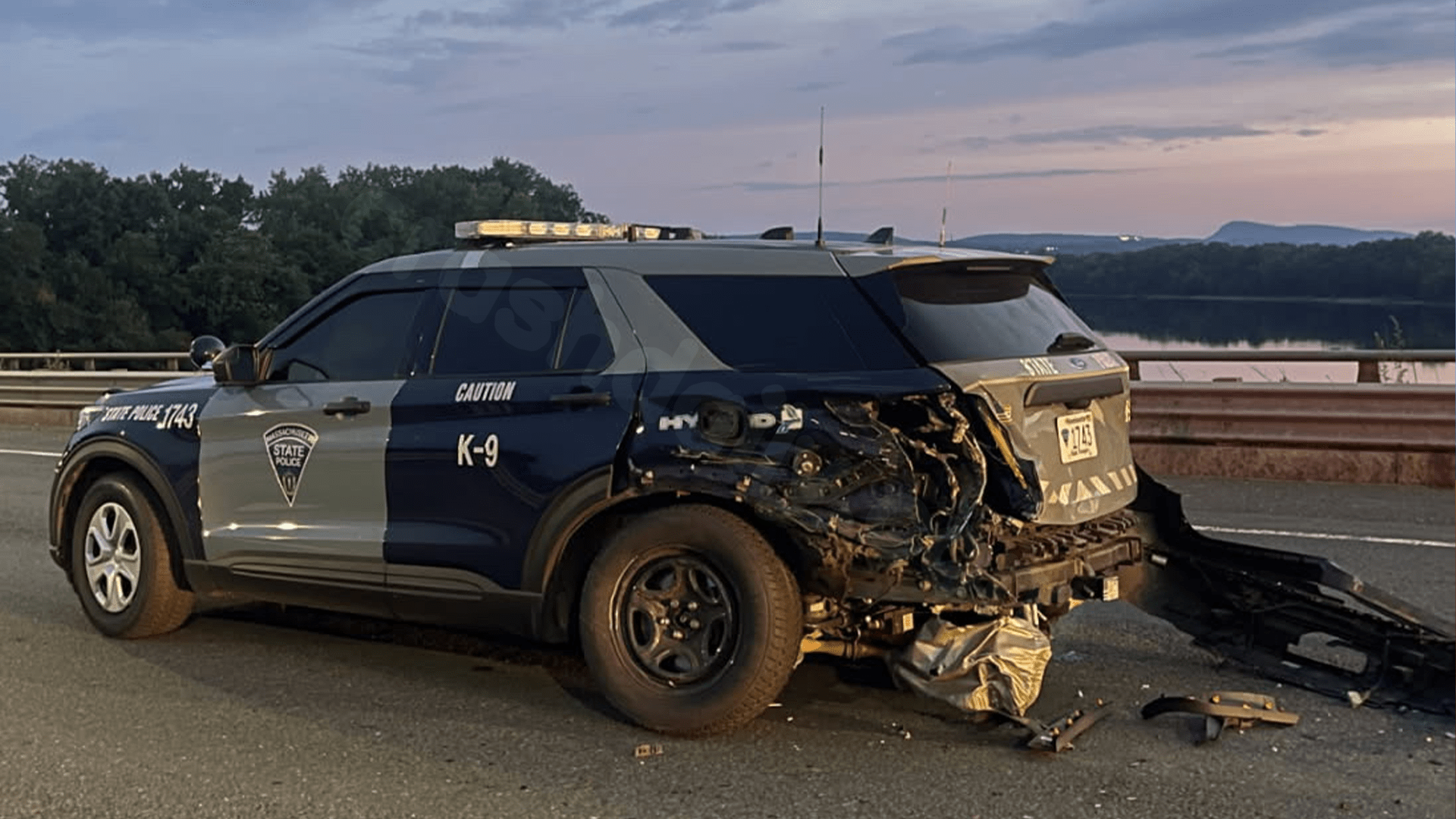 Holyoke man charged with OUI after striking State Police cruiser on I-91