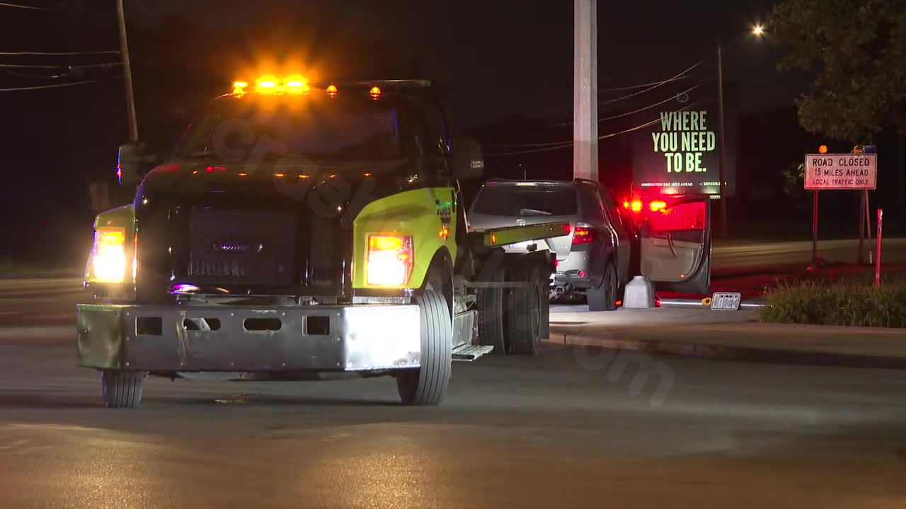 Man dies after car crashes into pole on near NW side