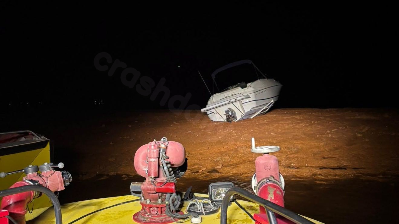 4 boaters rescued after low water levels causes boating accident at Smith Mountain Lake