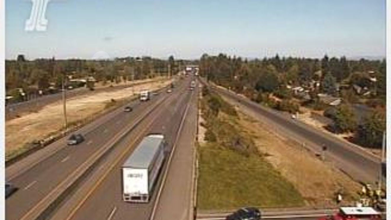 Crash blocks Coburg Road near Beltline in Eugene, police ask motorists to avoid area