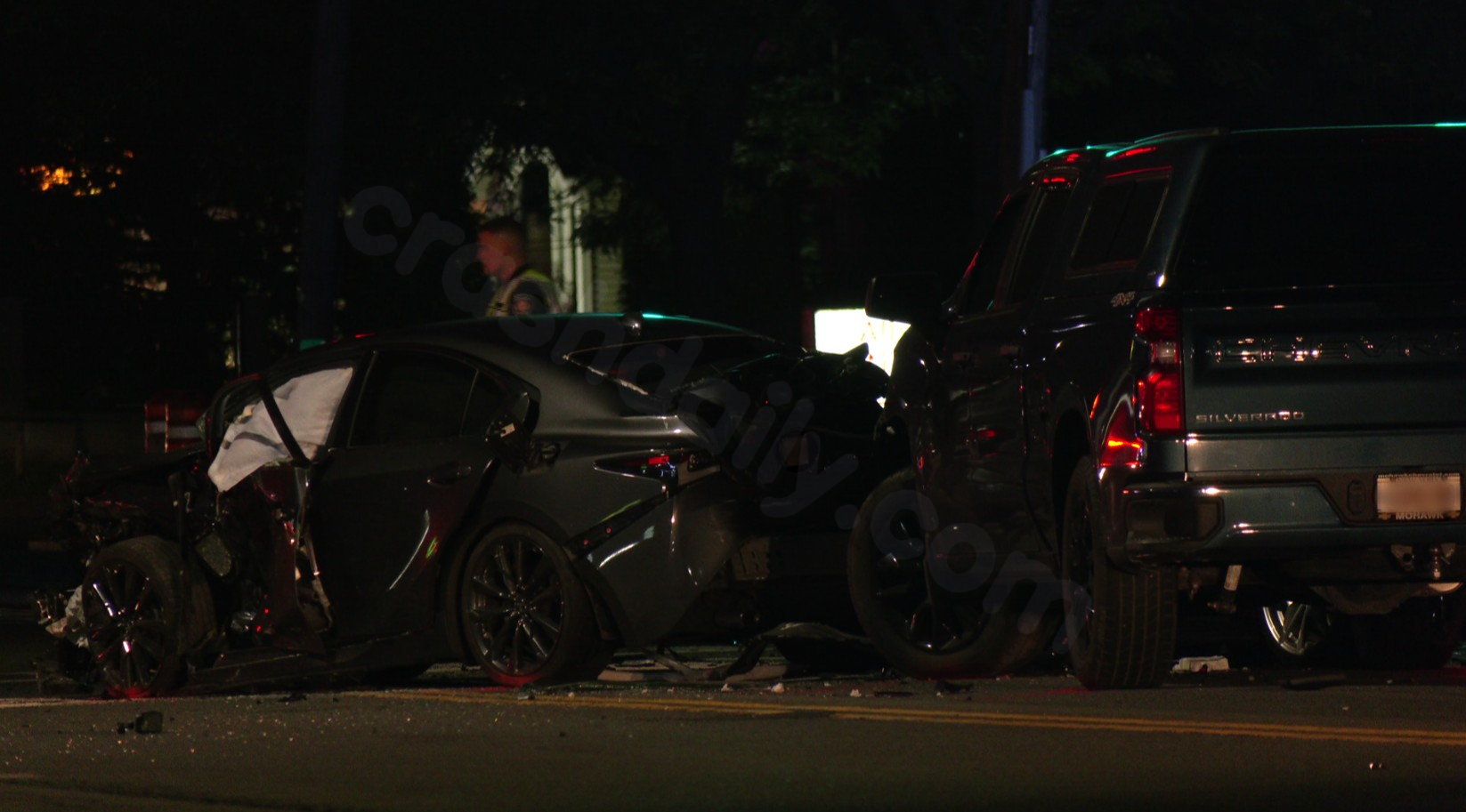 1 seriously injured in crash on Central Avenue in Colonie
