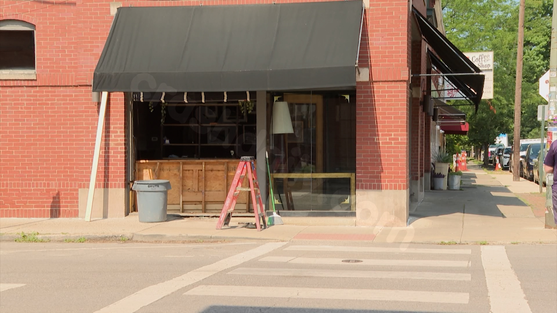 German Village restaurant reopens after car crashes into building