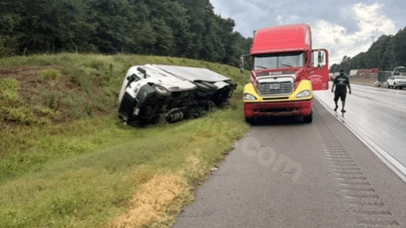 Multi-vehicle crash shuts down portions of I-75 south in Monroe County, per authorities