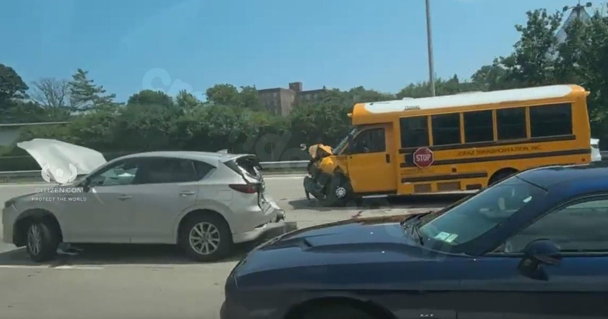 School bus crash on Staten Island sends 6 to the hospital