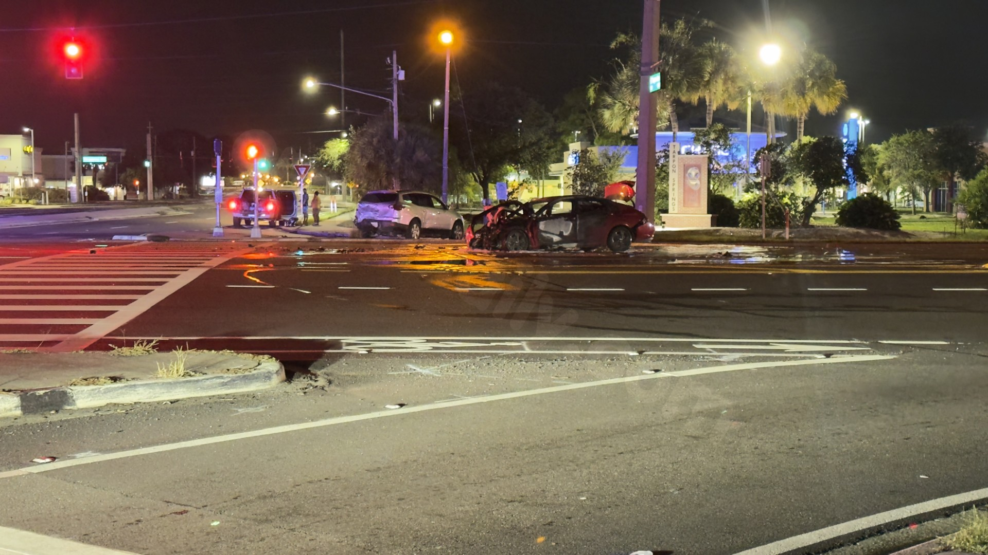US-19 closed in Tarpon Springs after crash early Tuesday morning