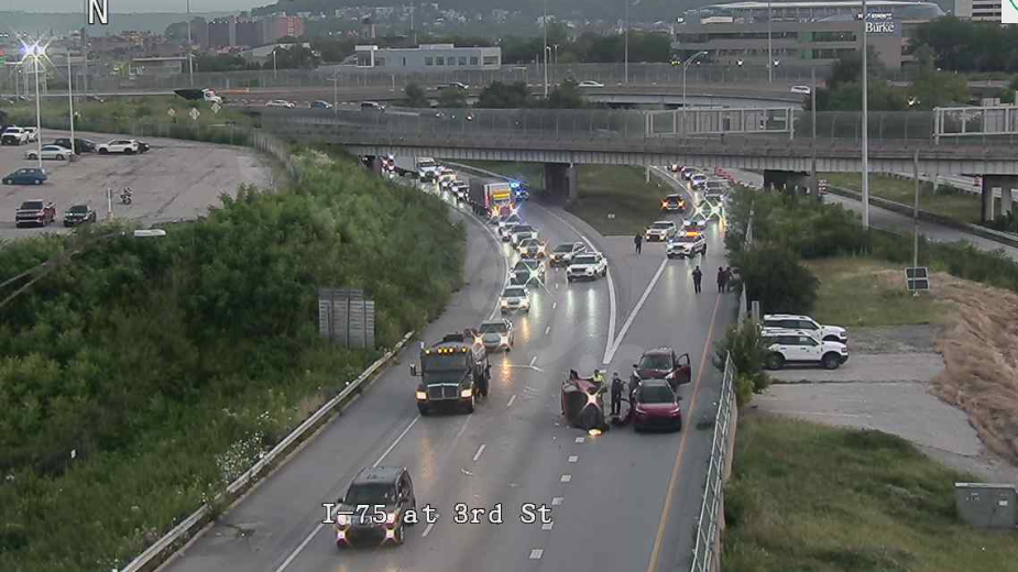 Crash slows traffic along I-75 SB at Third Street approaching Brent Spence Bridge