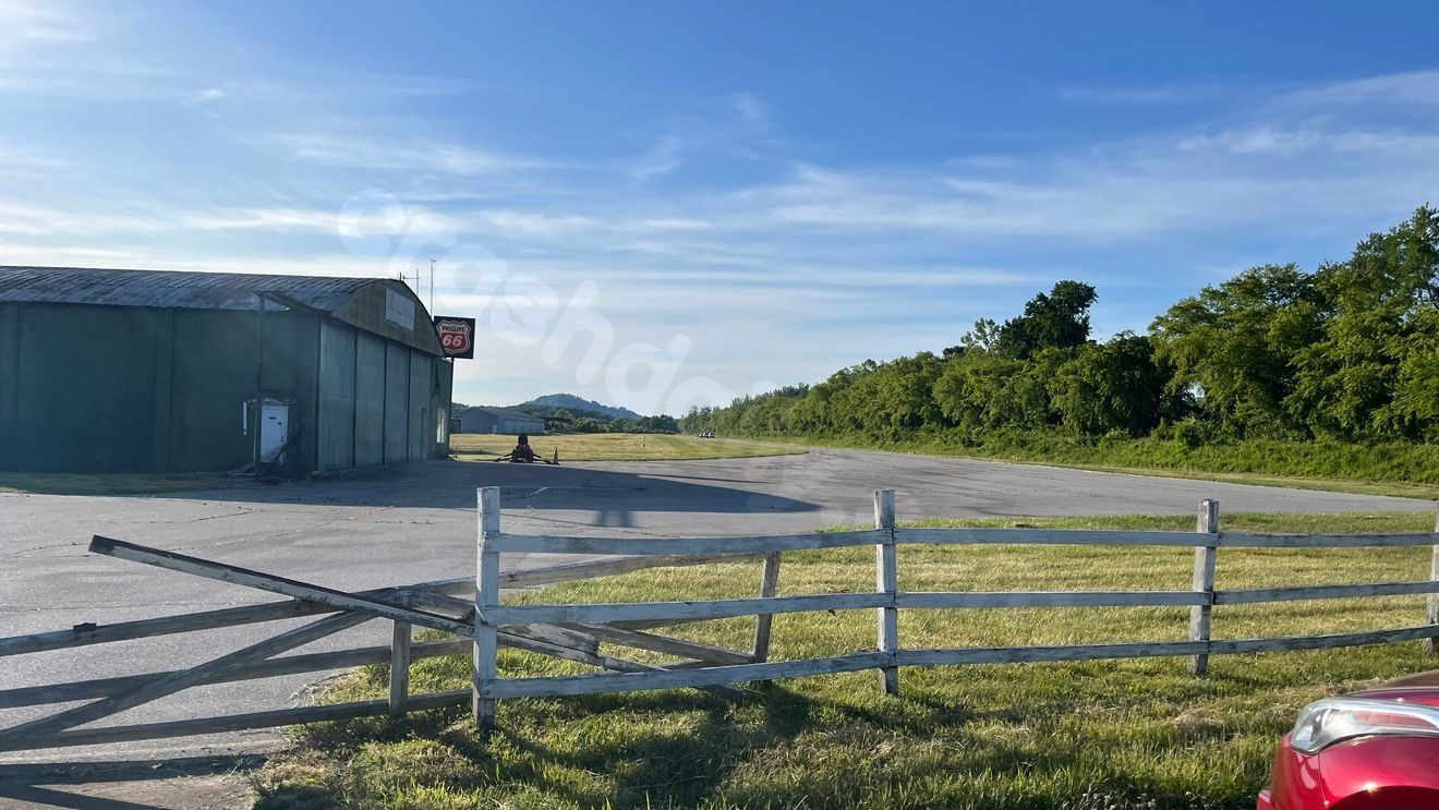 Paraglider dies in crash at Hendersonville Airport: sheriff's office