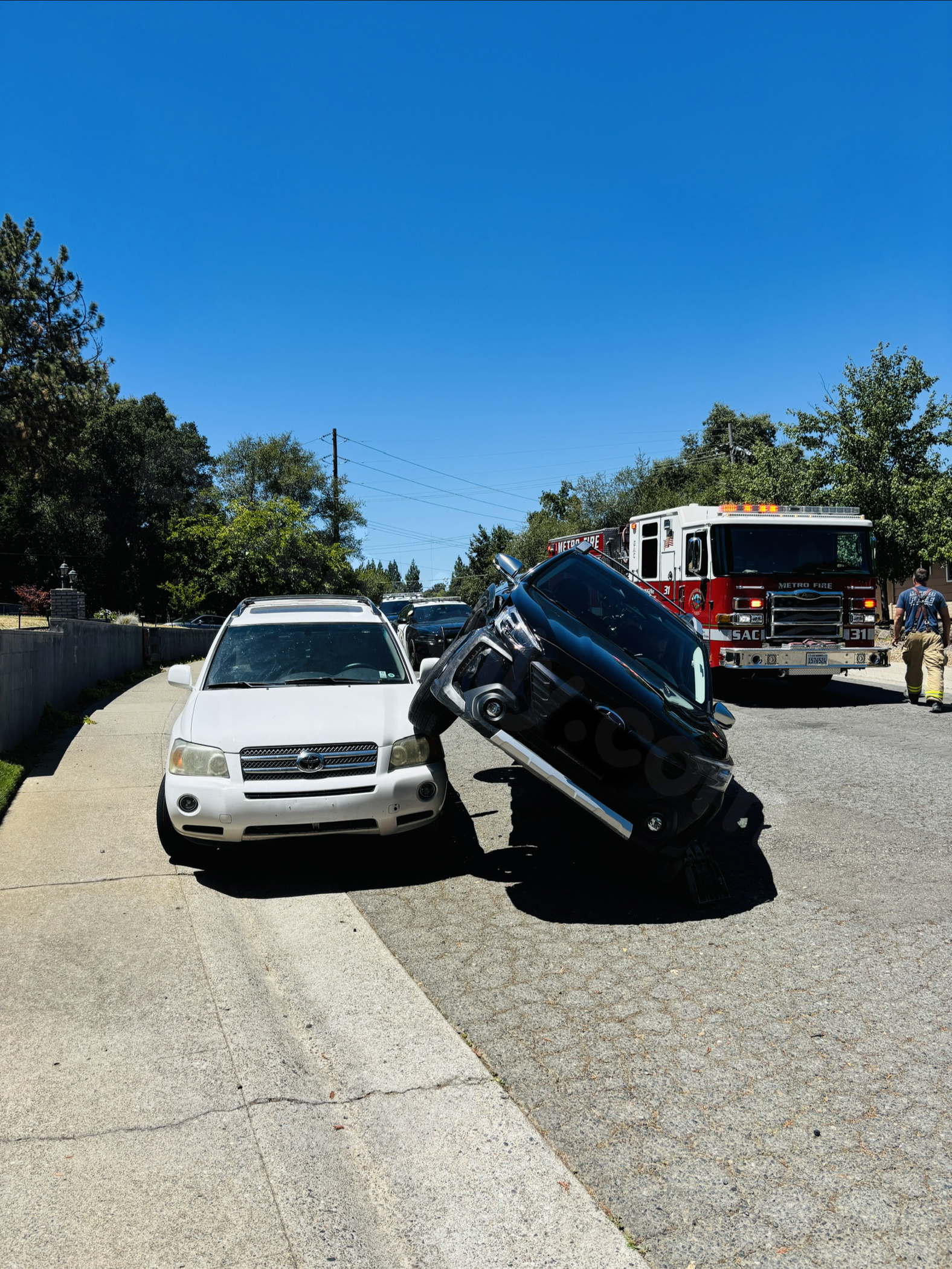 Unique traffic crash closes Woodleaf Drive