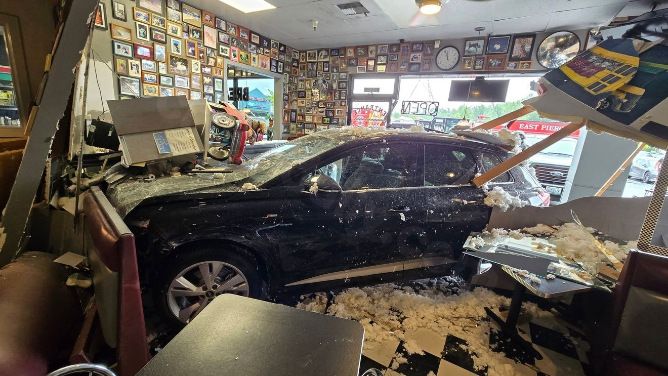Car crashes into Bonney Lake restaurant after driver's foot slips from brake