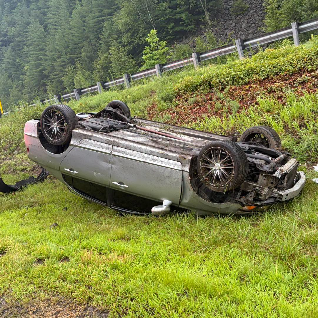 2 injured in rollover crash on Route 8 South in Beacon Falls