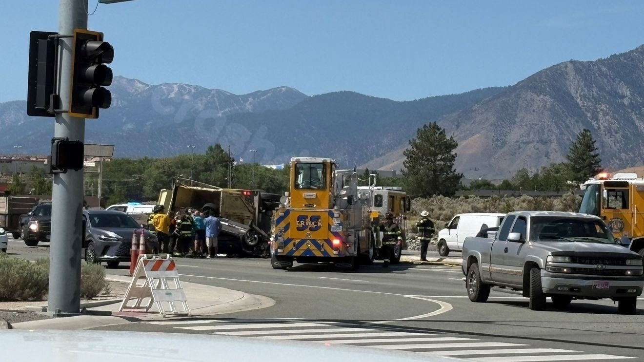 US 395 north closed at I-580 in Carson City after 5-vehicle crash, dump truck overturns