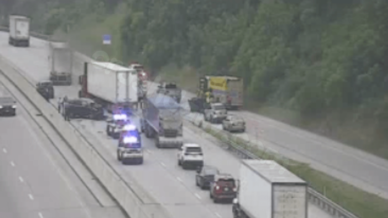 Right shoulder closed after 3-vehicle crash on I-83 in York County: dispatch