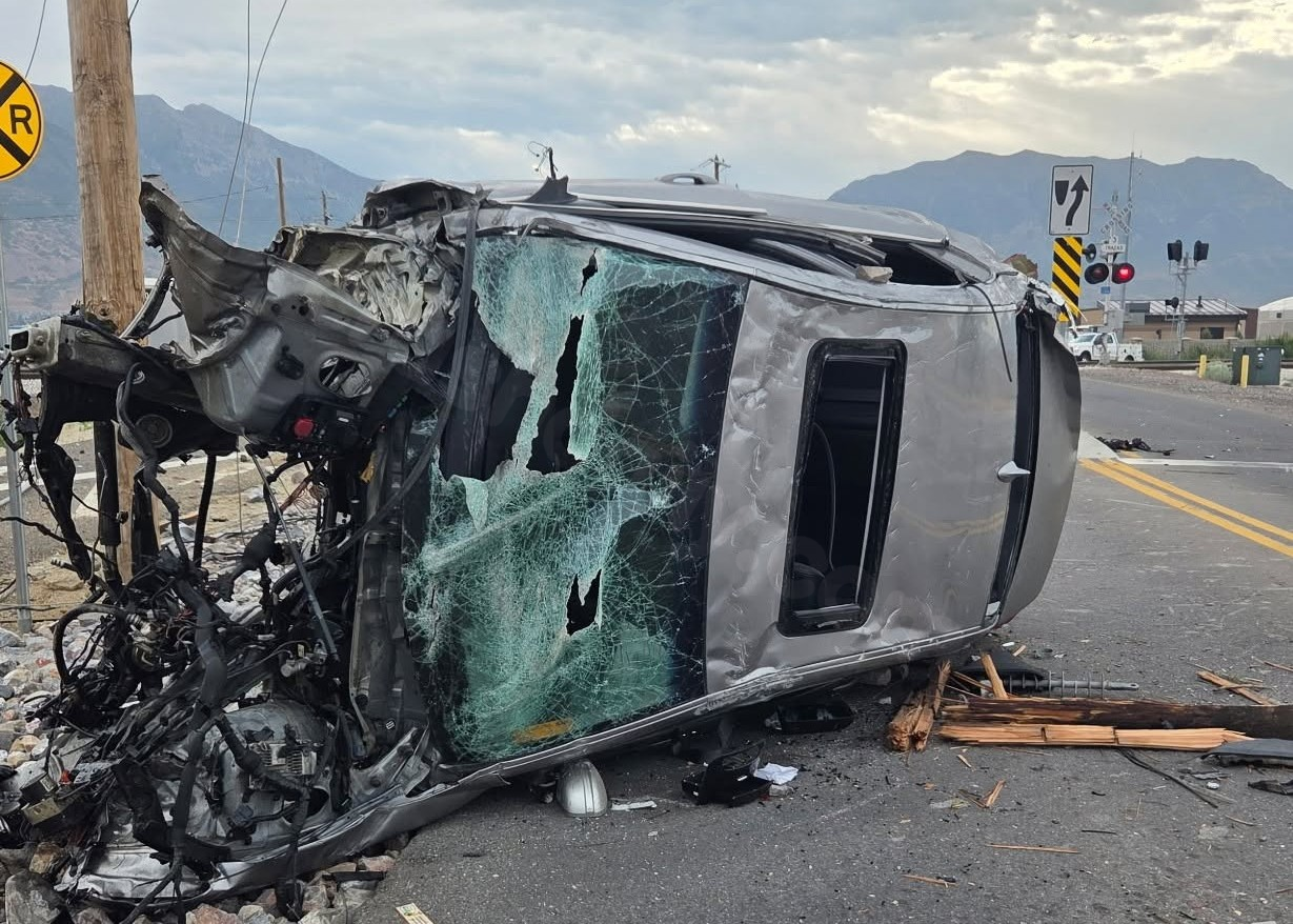 Single vehicle crash downs power lines, closes road near Lindon Marina in Vineyard