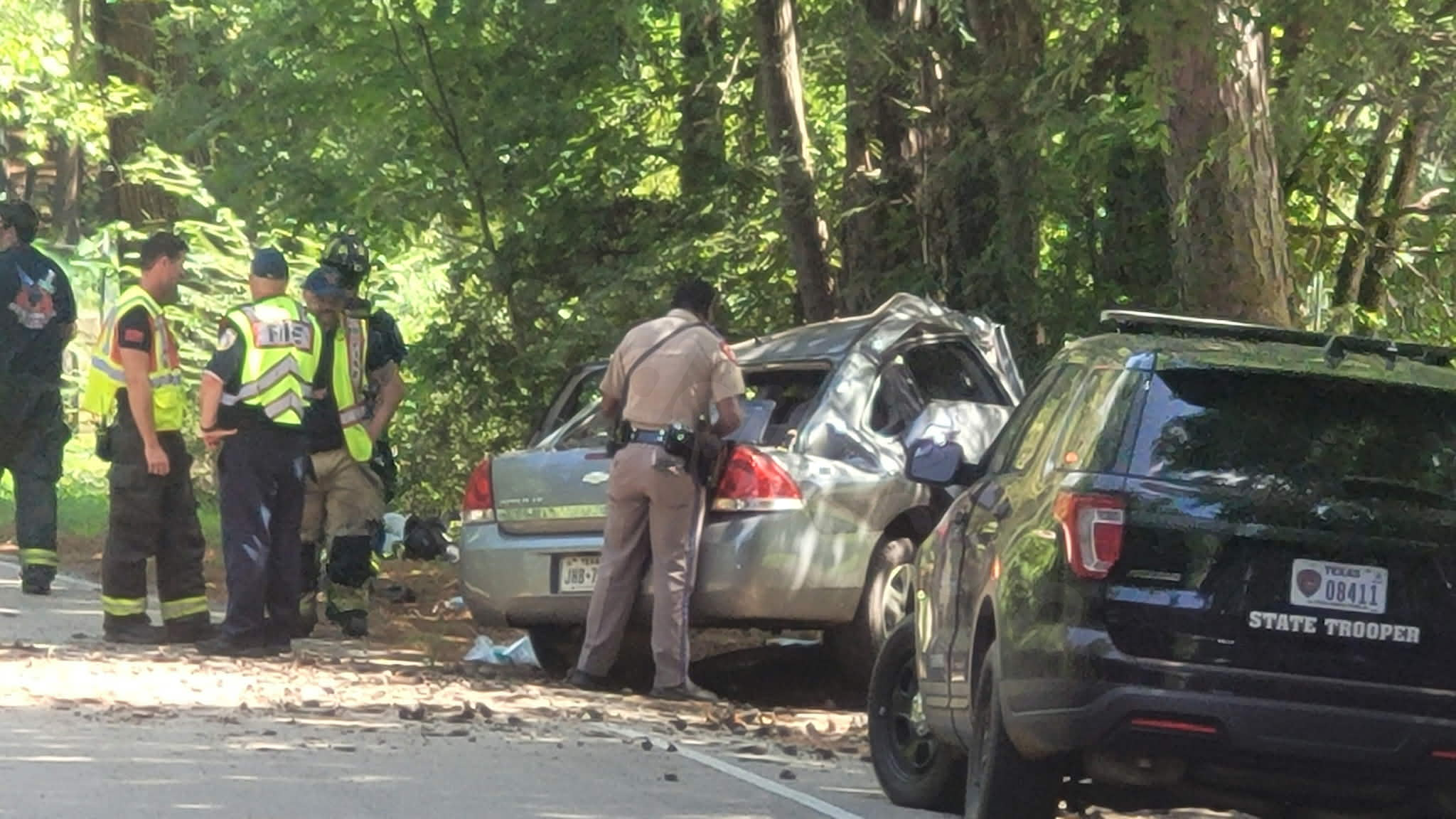 1 hospitalized after car crashes into tree near Whitehouse