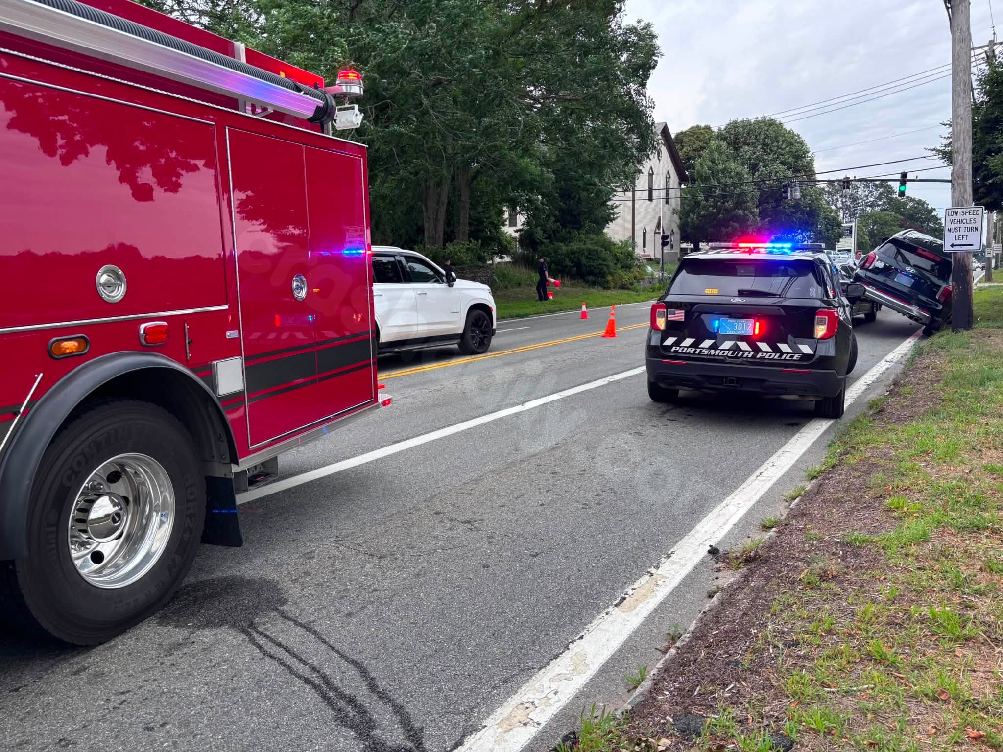 Crews respond to 3 car crash in Portsmouth