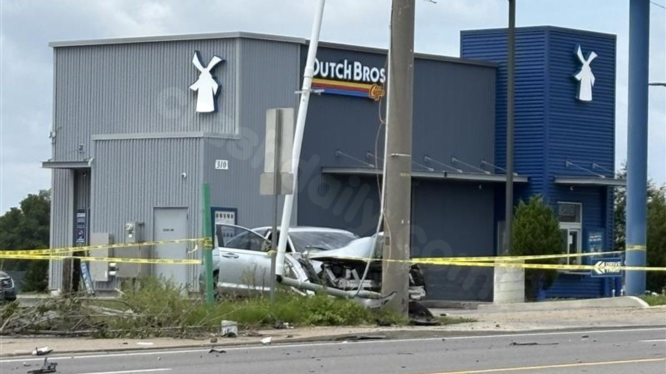 Driver dies after hitting utility pole in Nashville
