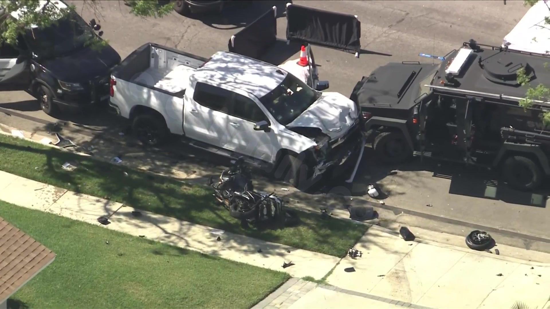 Neighbors suspect mental health issues in fatal Simi Valley pursuit crash, police shooting