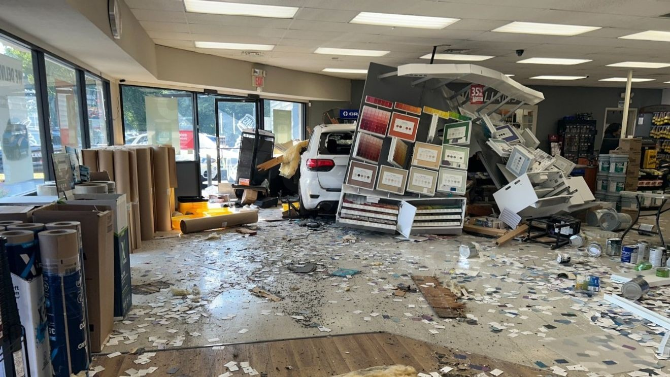 Police arrest Troutdale man after car crashes into SE Portland Sherwin-Williams, 2 hurt