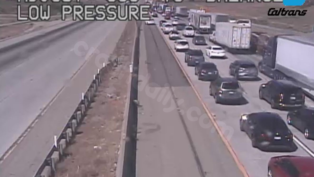 Expect delays after multi-vehicle crash and road closure on NB I-5 near Fort Tejon Road