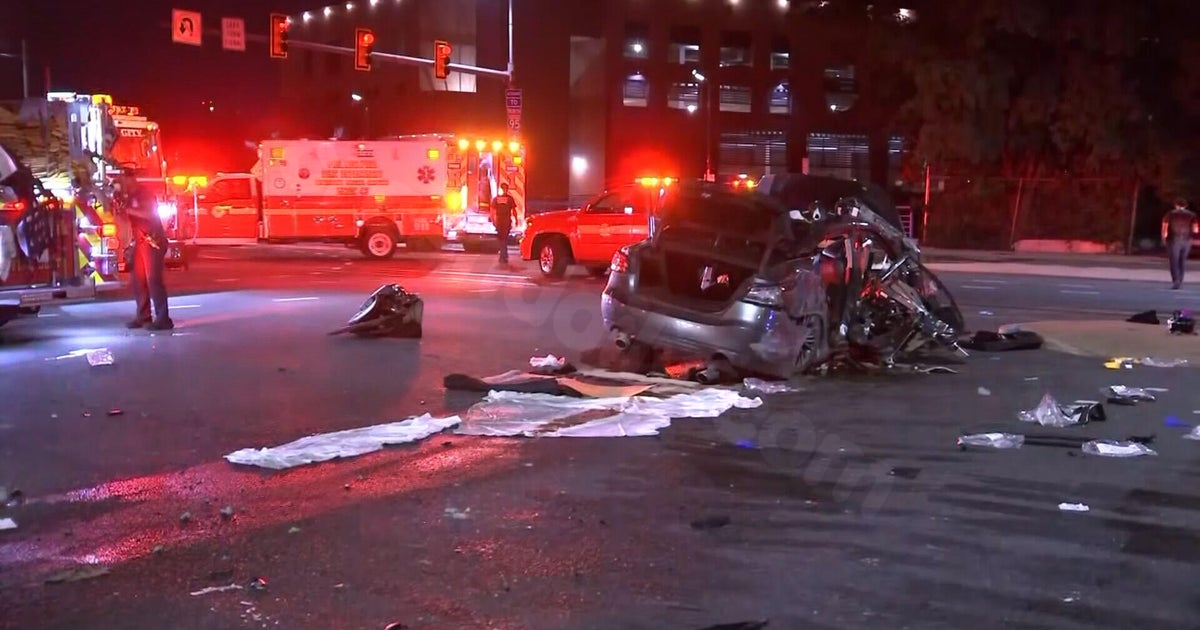 Teenager killed, five others hospitalized in car crash in South Philadelphia