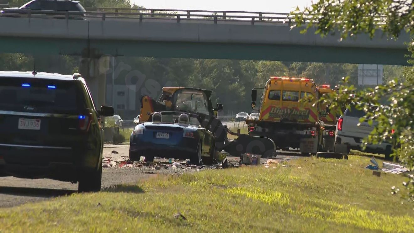 Deadly crash shuts down part of Interstate 195 west in Westport