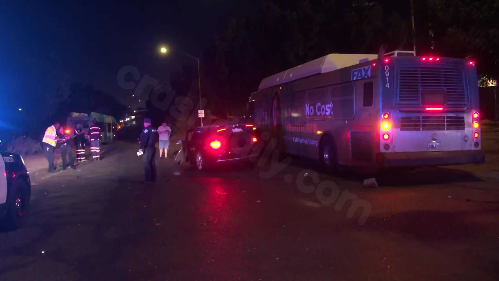 Fax bus and vehicle collision leaves one injured in Fresno, police say